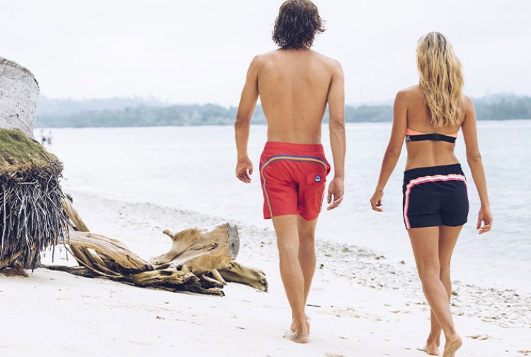 Come-i-surfisti-questestate-sfoggia-un-costume-Sundek.jpg_331180243